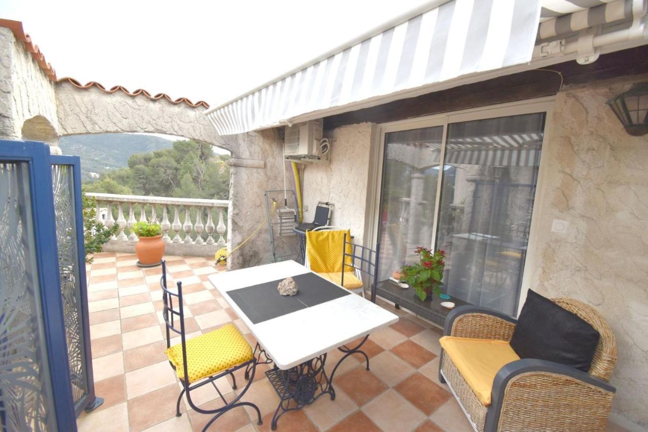 Studio Climatise Et Sa Terrasse Privee En Villa La Trinité Exteriér fotografie